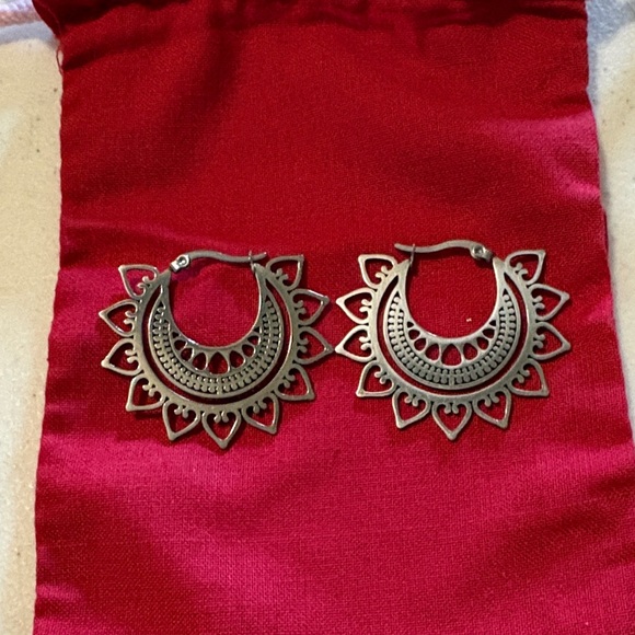 NEW Chic Silver Mandala Hoop Boho Tribal Hypoallergenic Stainless Steel Earrings - Picture 3 of 6